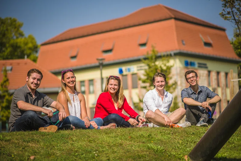 دانشگاه IBS مجارستان مدیریت دوره زبان انگلیس